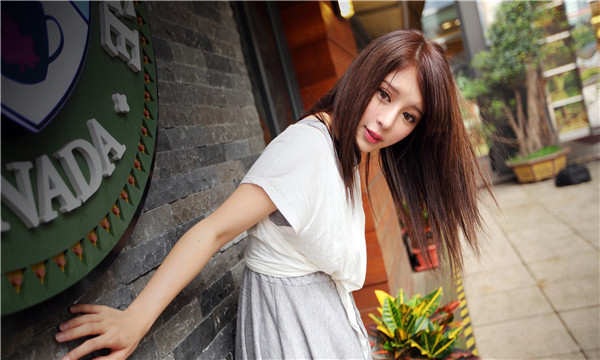 新华想找一个女性生孩子给报酬-｛找个女人生孩子多少钱｝